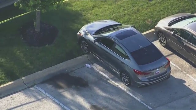 2 men shot in parking lot of grocery store in North Aurora: police