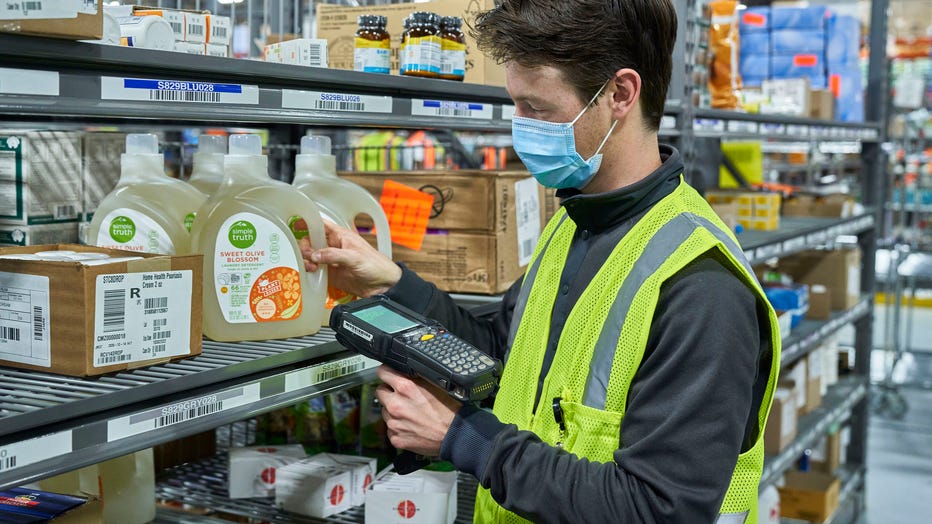 Food 4 Less looking to hire more than 100 workers in Chicago