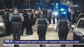 2 Chicago police officers shot while dispersing West Side crowd