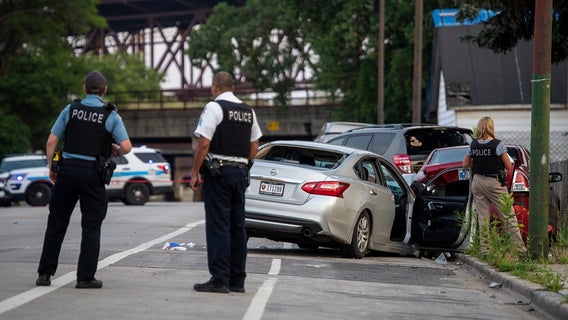 Man crashes after being fatally shot in shoot-out in East Side neighborhood: police