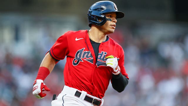 White Sox receive 2B Hernandez in trade with Indians