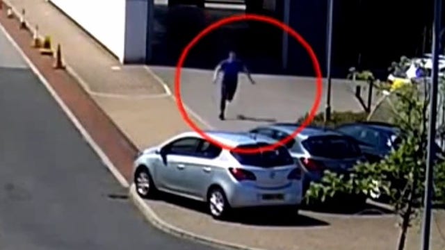 Video shows man escaping from prison van in England