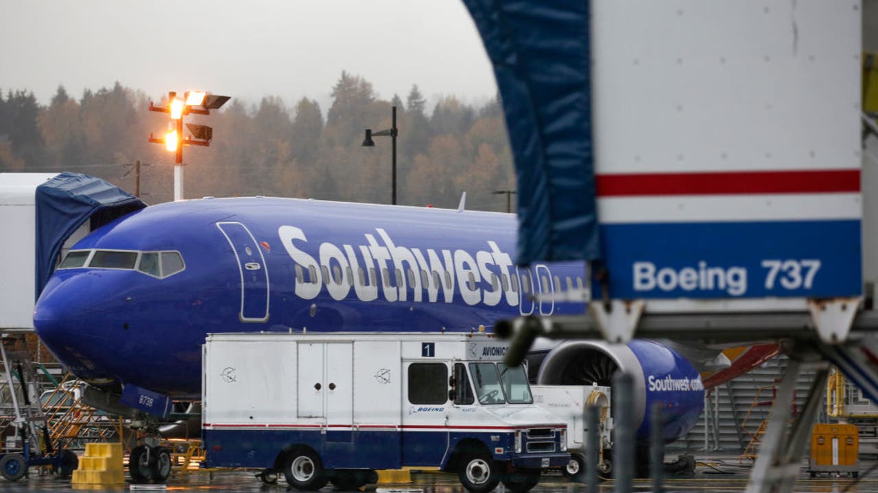 southwest airlines flight attendant dies of covid 19