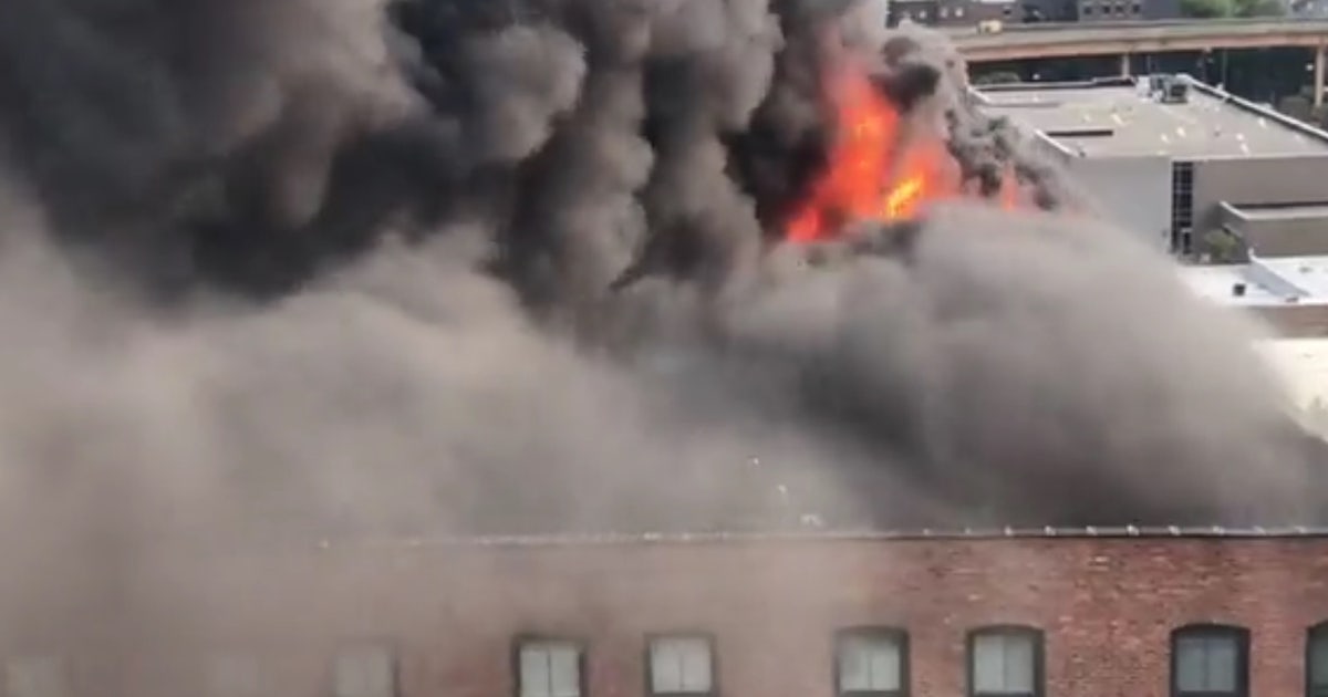 Deck on roof of South Loop building catches fire, sending heavy smoke ...