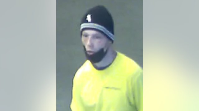 Police seek man who robbed passengers on CTA Green Line train in the Loop at knifepoint