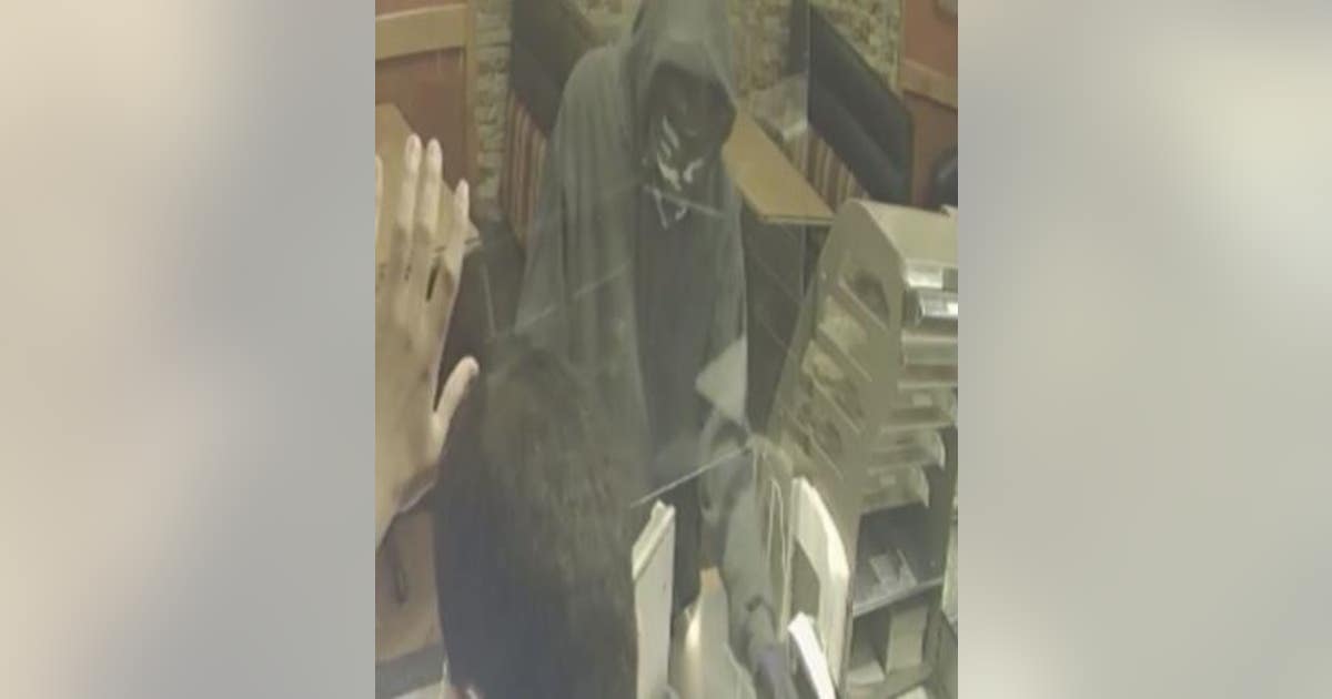 Naperville police release photo of suspect in Subway robbery | FOX 32 ...