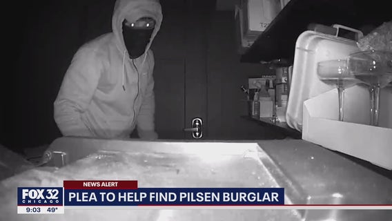 Chicago police investigating 2 robberies within an hour of each other