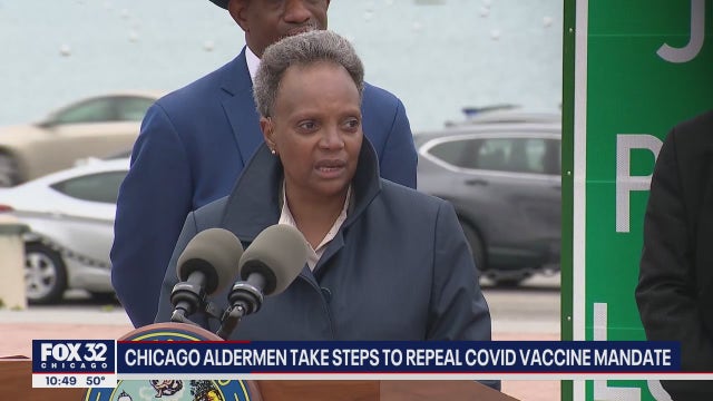 Chicago aldermen take steps to repeal COVID vaccine mandate