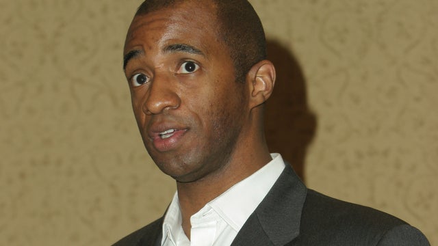 Chicago investment manager who stole $10M and spent money on travel and jewelry is going to prison