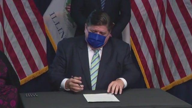 Pritzker insists most Illinois school districts must still make students, teachers wear masks