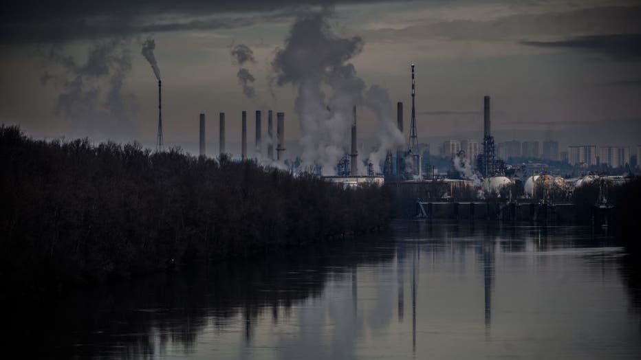 TOPSHOT-FRANCE-SOCIAL-STRIKE-ENERGY-DISTRIBUTION