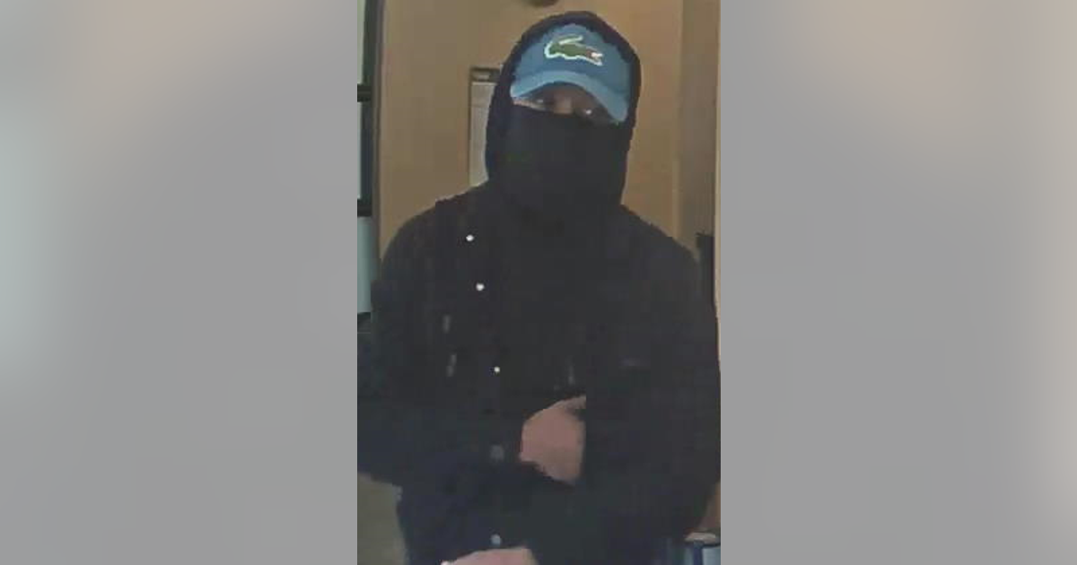FBI: Man robbed Chase Bank in Calumet City, still at large | FOX 32 Chicago