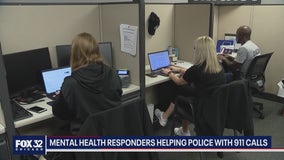 Suburban Chicago police departments now equipped with therapists when responding to calls