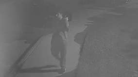 Aurora police seek suspect wanted in car burglaries