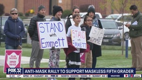 Parents, students hold rally in Elmhurst to support 5th grader who refuses to wear mask