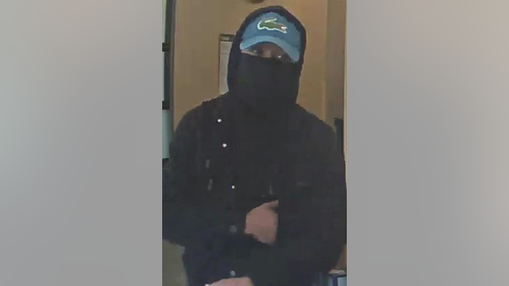 FBI: Man robbed Chase Bank in Calumet City, still at large