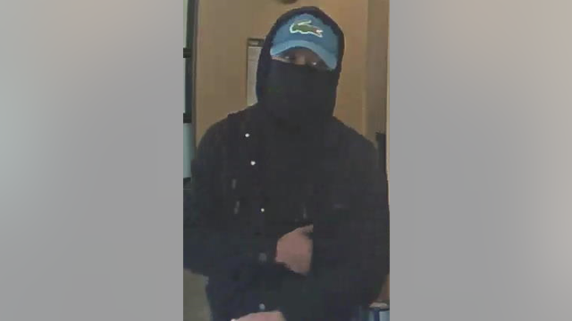 FBI: Man robbed Chase Bank in Calumet City, still at large