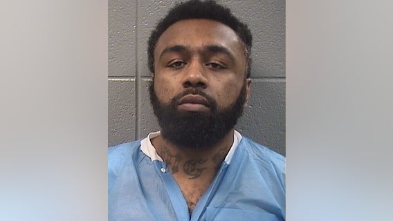 Man accused of firing at Chicago cops didn't know they were officers, was protecting himself: lawyer