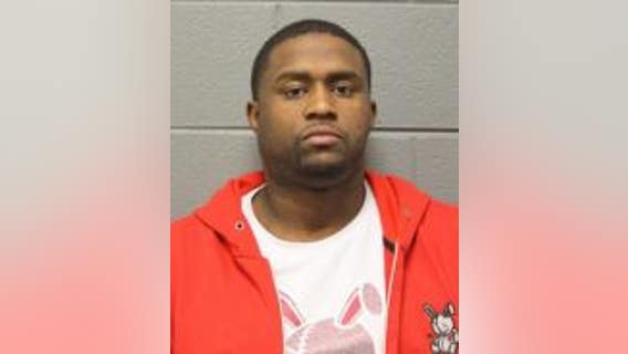 Oak Park man charged with robbing Little Village business while armed with handgun