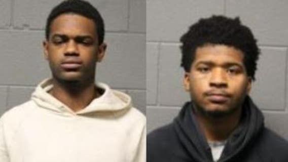 2 Chicago men arrested 30 minutes after stabbing 49-year-old man during robbery: police
