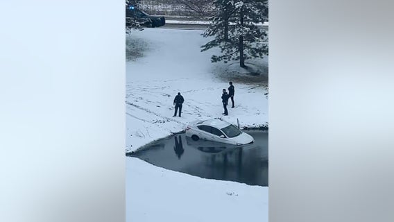 Stolen Bloomington car crashes into Orland Park pond, driver runs off