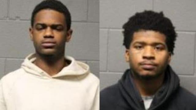 2 Chicago men arrested 30 minutes after stabbing 49-year-old man during robbery: police