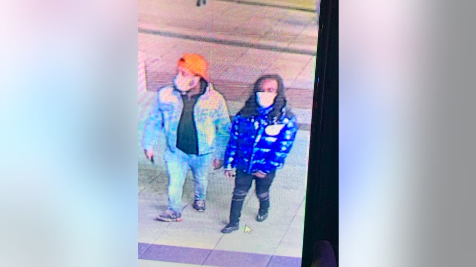 Family robbed at gunpoint in Oak Brook mall parking lot