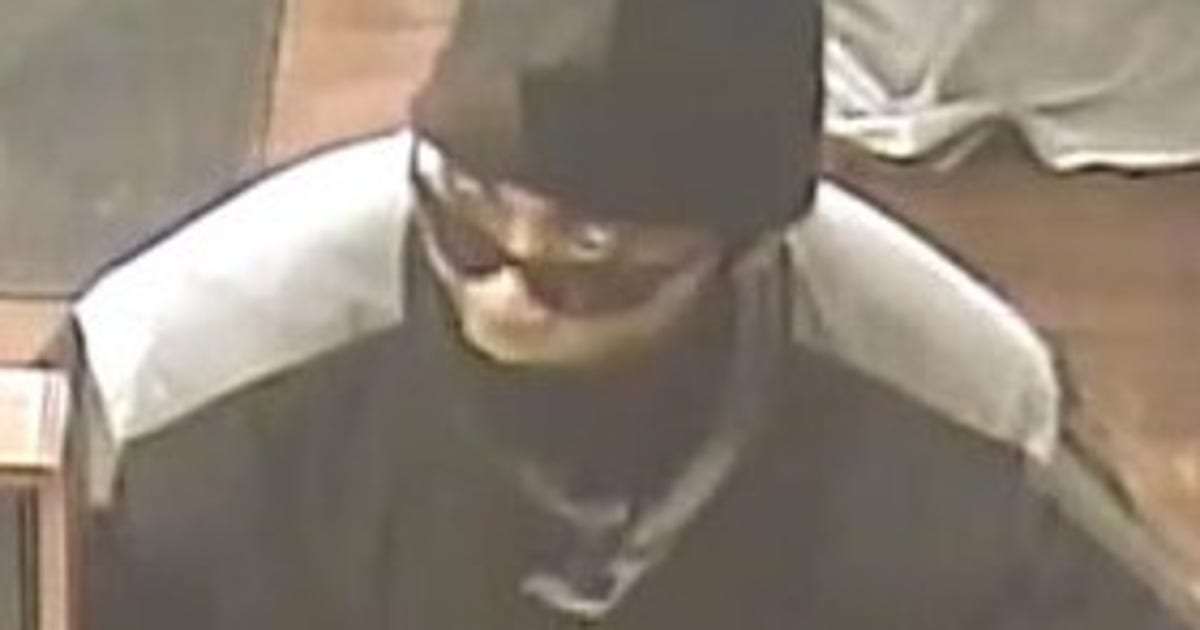 Man wanted for robbing Addison bank | FOX 32 Chicago