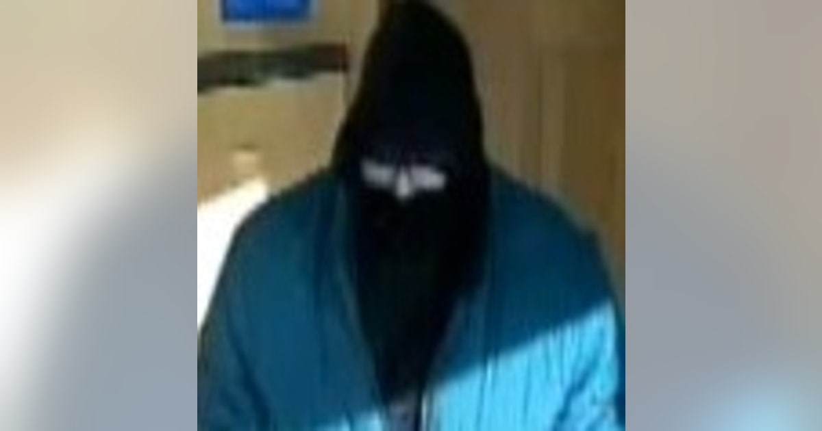 Suspect wanted for robbing Woodridge bank | FOX 32 Chicago