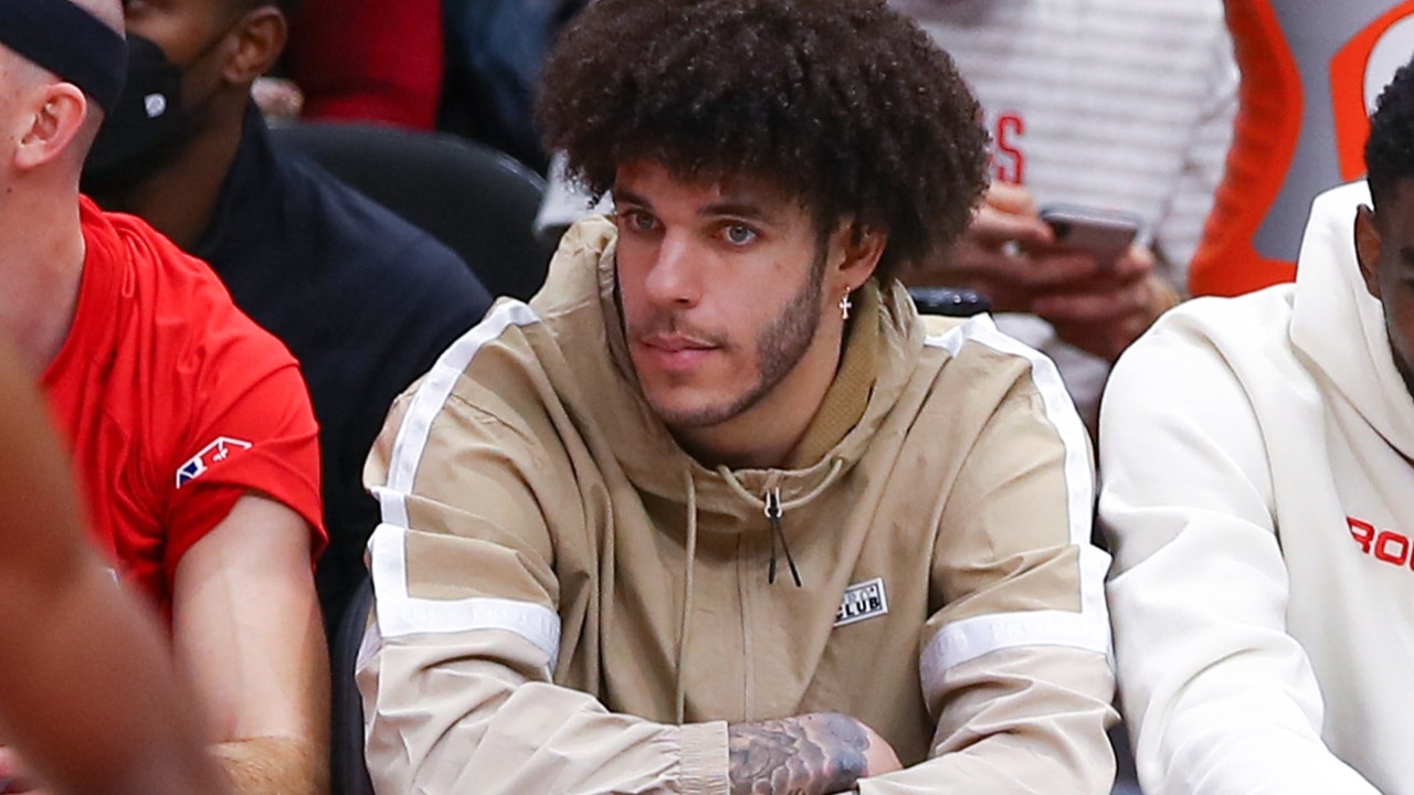 Lonzo Ball could miss 23-24 Bulls season due to knee
