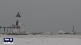 Lake effect snow hits NW Indiana while Chicago has clear blue skies