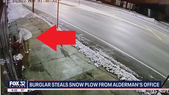 Video shows snow blower being stolen from Chicago Ald. Ray Lopez's office