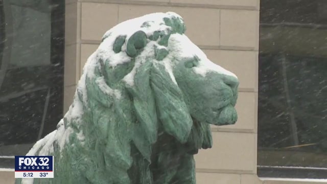Nearly 3 inches of snow fall on Chicago, more snow expected Friday