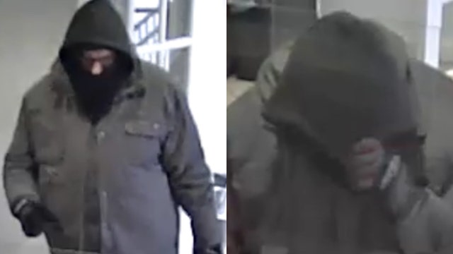 FBI seeking man for bank robbery in Clarendon Hills
