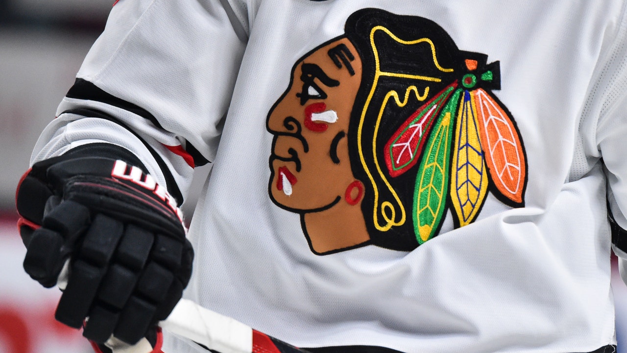 Blackhawks agree to a 3-year contract with forward prospect Sacha Boisvert