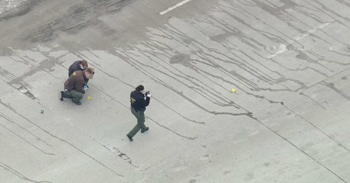 Shooting on Dan Ryan Expressway leaves 1 person wounded | FOX 32 Chicago