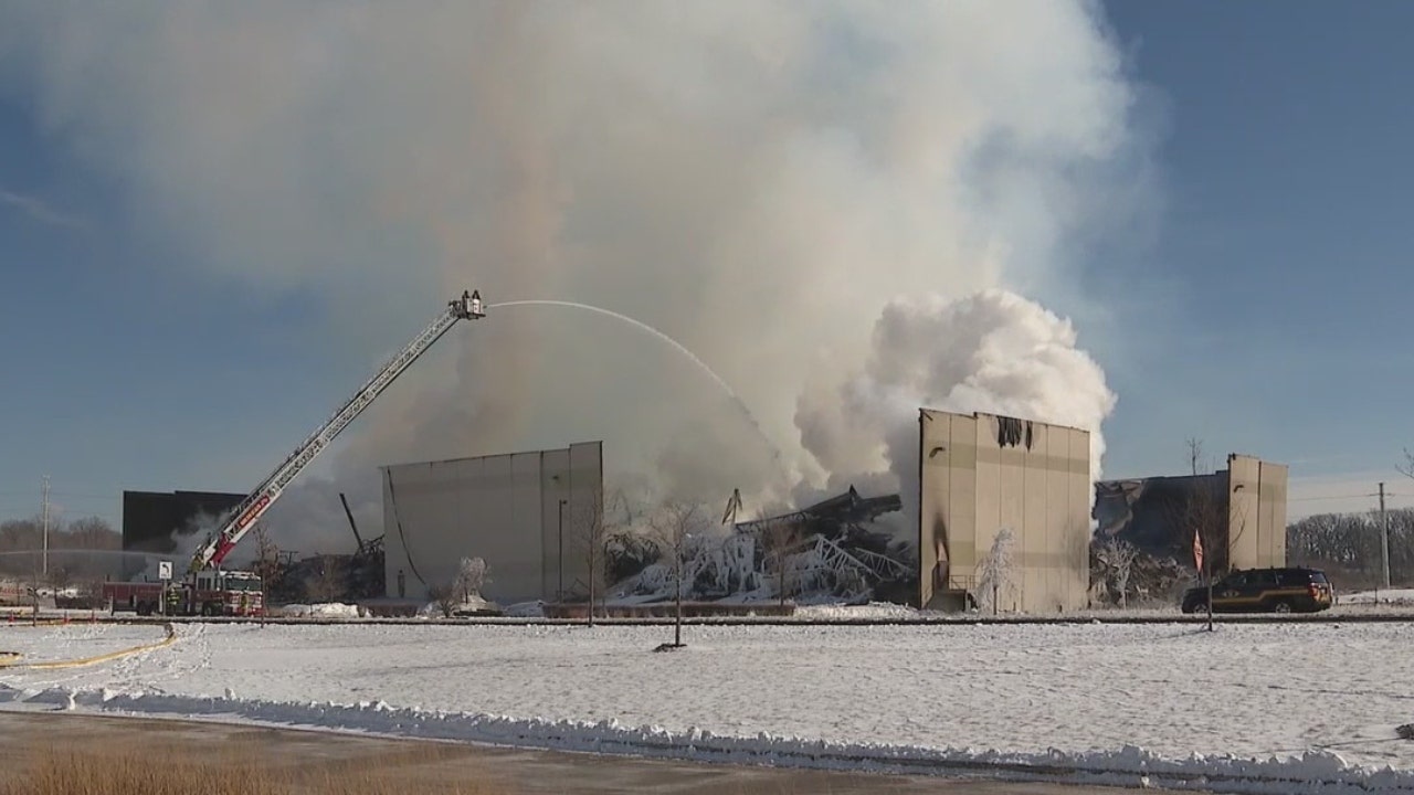Massive warehouse fire in Bartlett continues to burn for second day - Vimarsana News