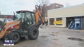 Chicago thieves use stolen backhoe to break into ATM on North Side