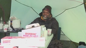 Chicago pastor extends camp out 'indefinitely' after spending 100 days on South Side rooftop