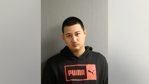 18-year-old posed for selfie with gun used to kill man waiting at red light in Chicago: prosecutors