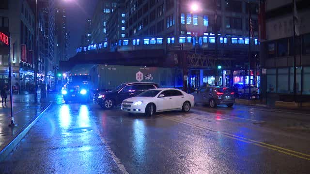Semi-truck gets stuck under 'L' tracks in Chicago's Loop