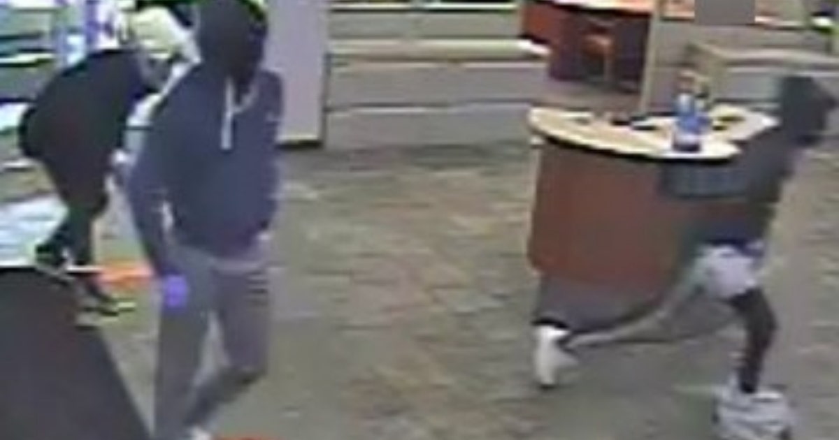 Wood Dale bank robbery: FBI seeks 3 suspects caught on video | FOX 32 ...
