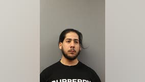 Chicago man charged with beating, stabbing 2 men