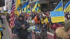 Thousands flood downtown Chicago to rally in support of Ukraine