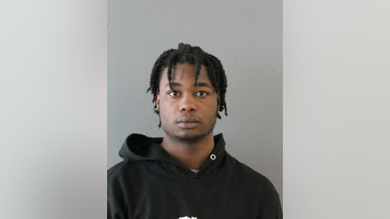 Chicago man charged with murdering 1 in Pullman convenience store