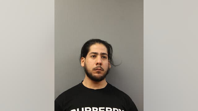 Chicago man charged with beating, stabbing 2 men