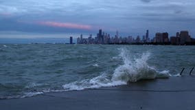 Scattered snow, gusty winds hit Chicago today
