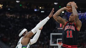 DeRozan scores 41 as Bulls beat Bucks 114-110 to tie series