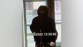 Suspect still at large after attempting to rob Evergreen Park bank