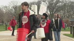 Over 1,500 workers go on strike at UIC, walking off two weeks before finals